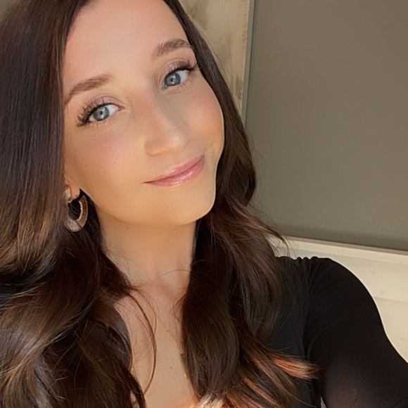 Meet your Posher, Erika - Picture 1 of 1